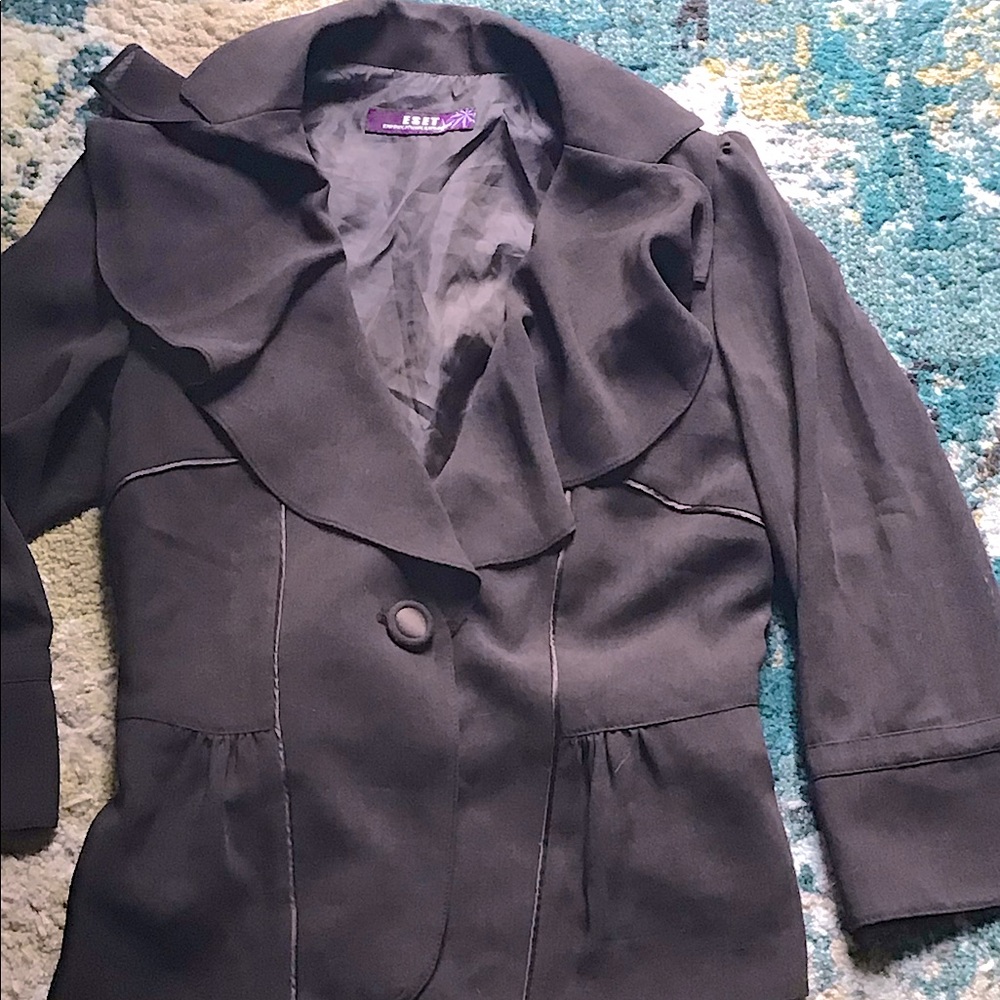 Super cute blazer new, with ruffles! XS